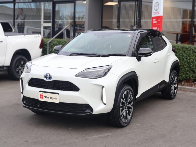 2022 Toyota Yaris Cross 1.5 Hybrid Z, Leather image 3