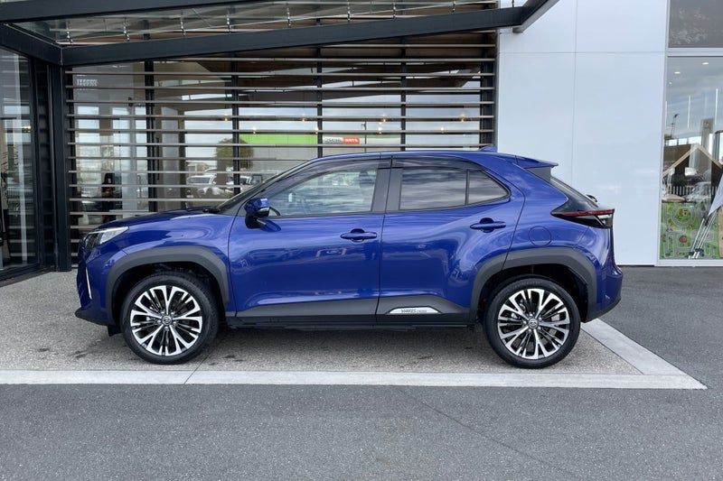 2022 Toyota Yaris Cross 1.5 Petrol Hybrid Z FWD... image 3