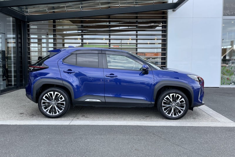 2022 Toyota Yaris Cross 1.5 Petrol Hybrid Z FWD... image 5