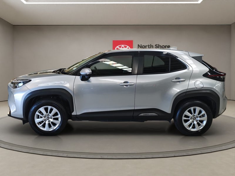 2022 Toyota Yaris Cross 1.5L Hybrid G 4WD SUV image 4
