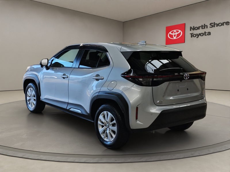 2022 Toyota Yaris Cross 1.5L Hybrid G 4WD SUV image 5