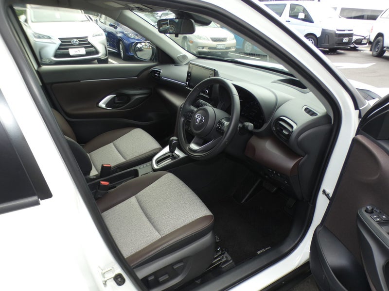 2022 Toyota Yaris Cross Cross 1.5 Hybrid Z 5 Dr... image 2