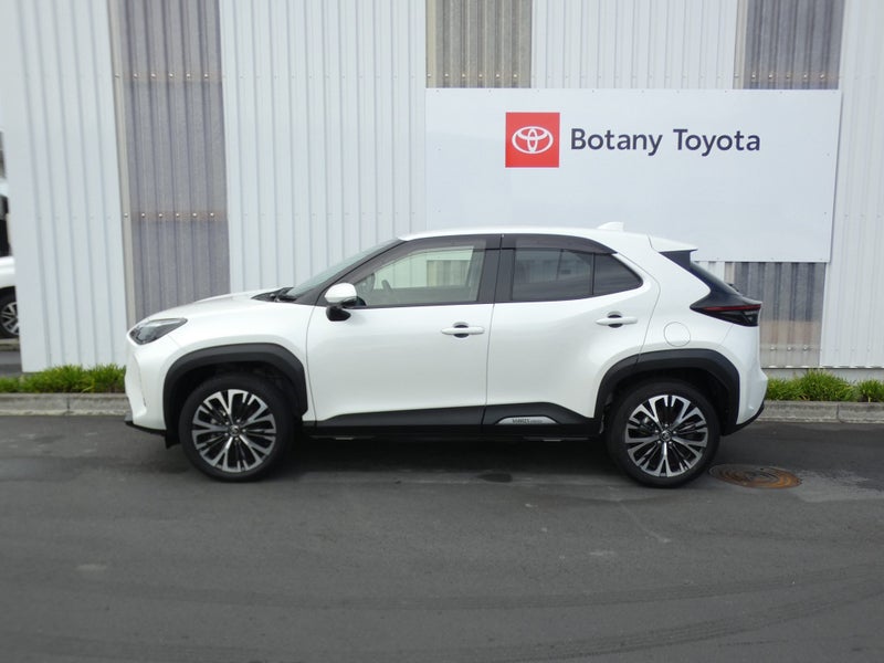 2022 Toyota Yaris Cross Cross 1.5 Hybrid Z 5 Dr... image 4