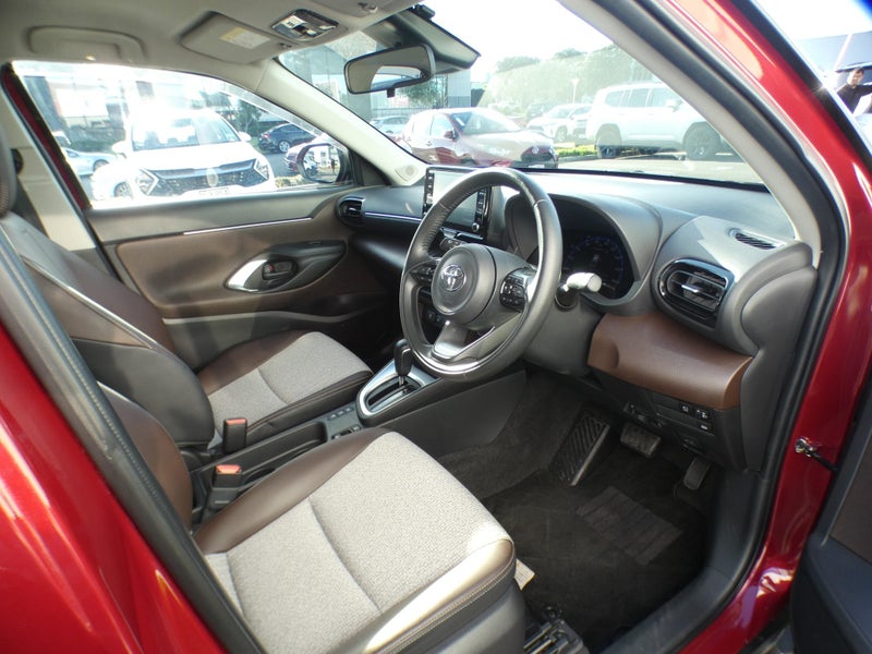 2022 Toyota Yaris Cross Cross 1.5 Hybrid Z 5 Dr... image 2