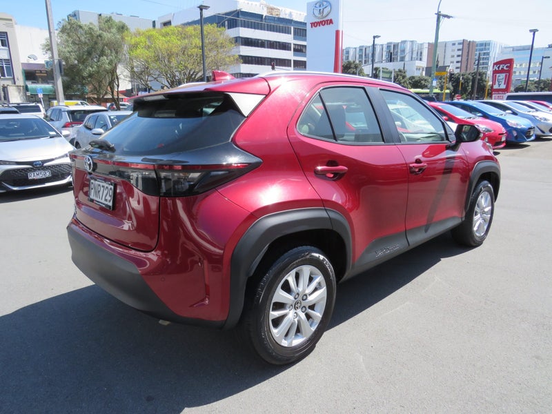 2022 Toyota Yaris Cross GX 1.5 Petrol CVT FWD SUV image 4