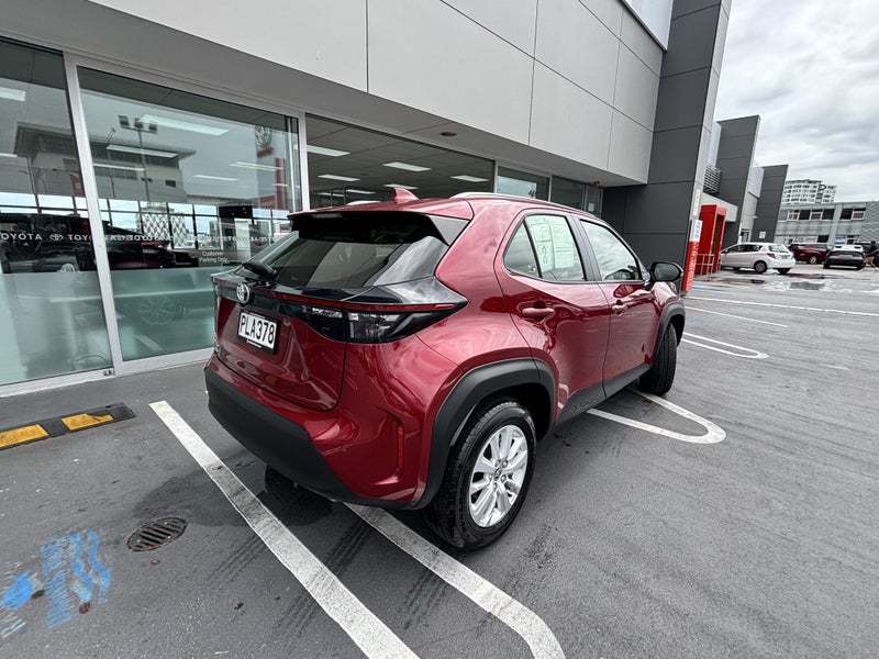 2022 Toyota Yaris Cross GX 1.5 PETROL ECONOMICA... image 3