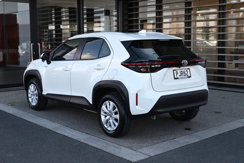 2022 Toyota Yaris Cross GX 1.5 Petrol Hybrid FW... image 2