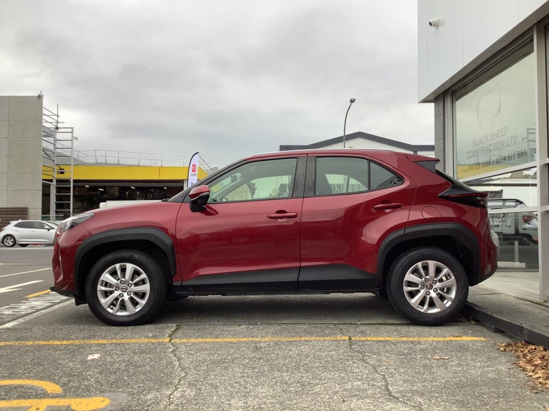 2022 Toyota Yaris Cross GX 1.5 Petrol SUV image 3