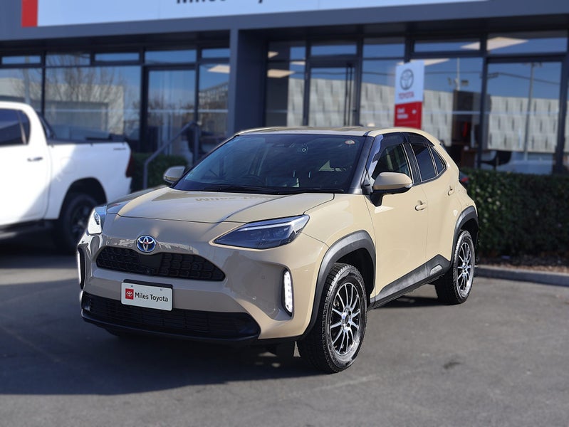 2022 Toyota Yaris Cross Hybrid Z, Leather, Push... image 3