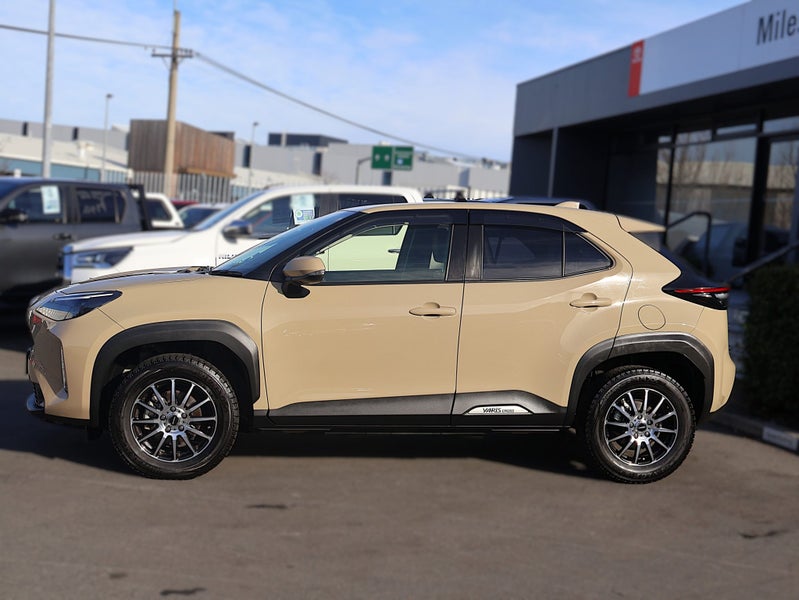 2022 Toyota Yaris Cross Hybrid Z, Leather, Push... image 4