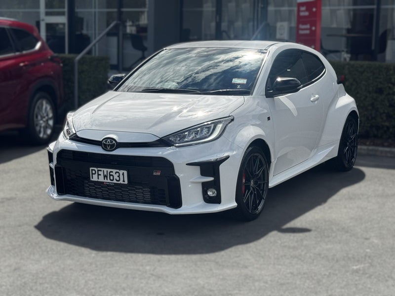 2022 Toyota Yaris GR 1.6LPT 6MT AWD HB/3D/4S image 3