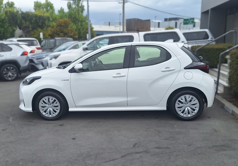 2022 Toyota Yaris GX 1.5 Hybrid image 4