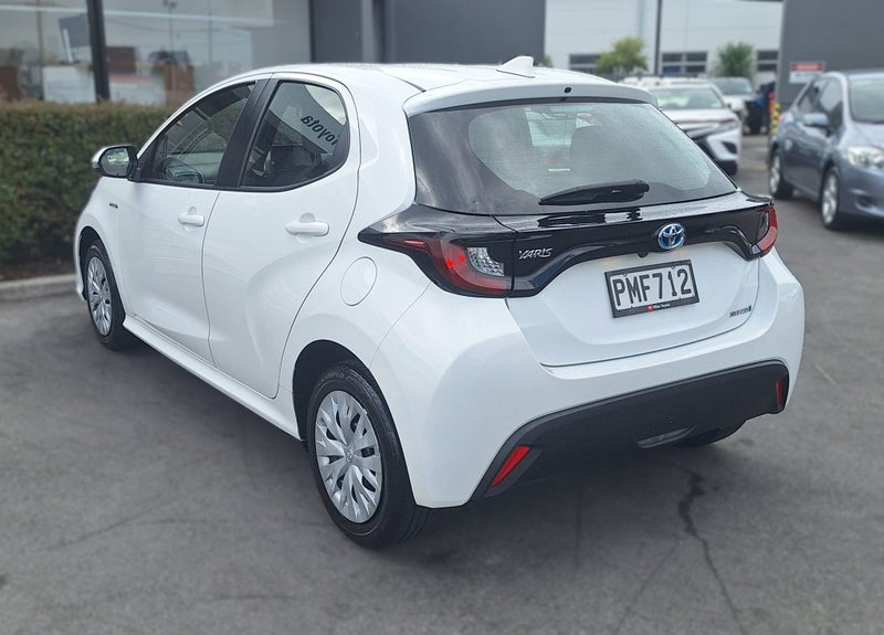 2022 Toyota Yaris GX 1.5 Hybrid image 5