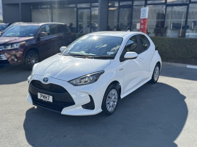 2022 Toyota Yaris GX 1.5 Hybrid 2 Wheel drive image 3