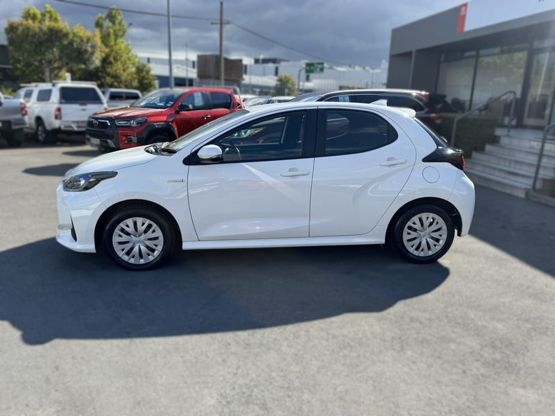 2022 Toyota Yaris GX 1.5 Hybrid 2 Wheel drive image 4