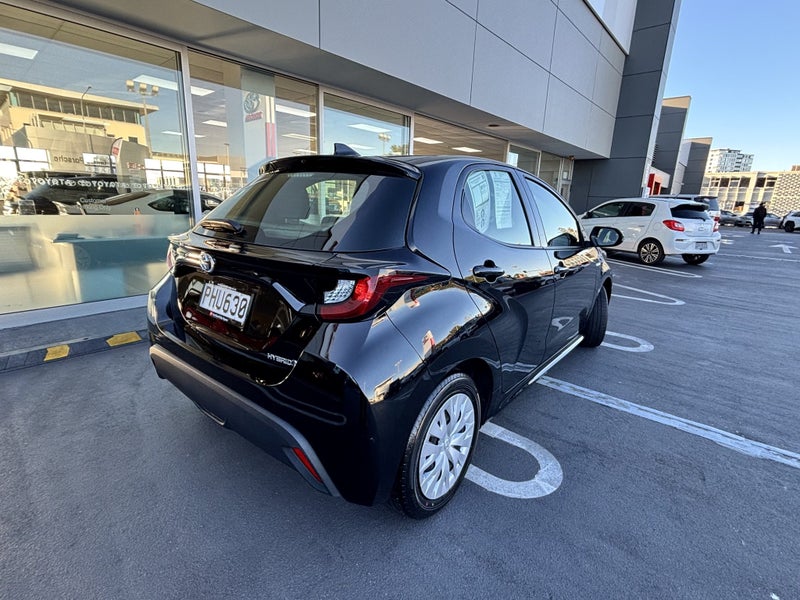 2022 Toyota Yaris GX 1.5 HYBRID ECONOMICAL HATCH image 3