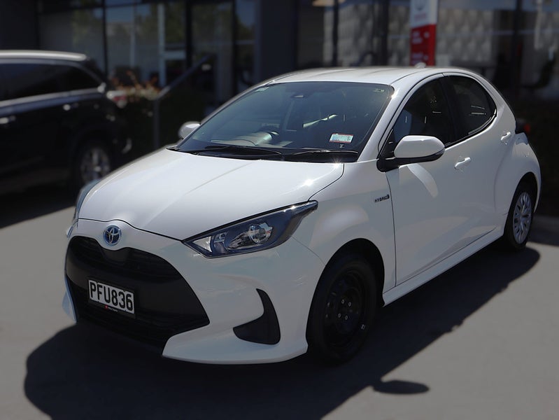 2022 Toyota Yaris GX 1.5 Hybrid Hatch 2 Wheel d... image 3
