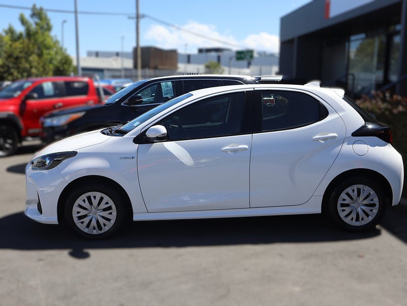 2022 Toyota Yaris GX 1.5 Hybrid Hatch 2 Wheel d... image 4