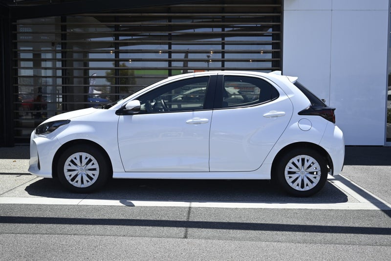2022 Toyota Yaris GX 1.5 Petrol CVT FWD Hatchback image 3