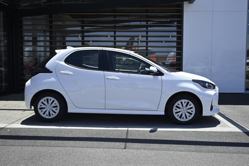 2022 Toyota Yaris GX 1.5 Petrol CVT FWD Hatchback image 5