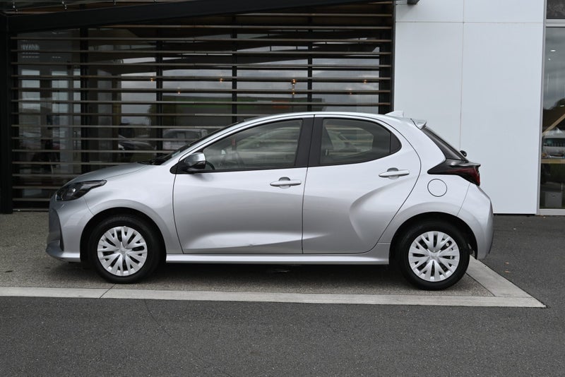 2022 Toyota Yaris GX 1.5 Petrol FWD Hatchback image 3