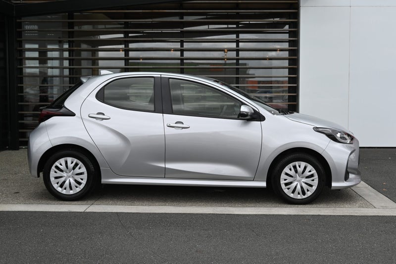2022 Toyota Yaris GX 1.5 Petrol FWD Hatchback image 4