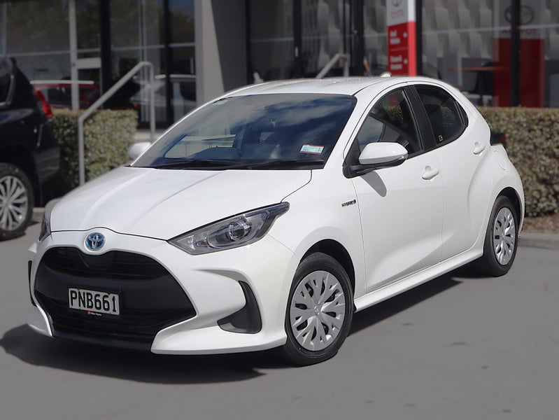 2022 Toyota Yaris GX 1.5 Petrol Hybrid image 3