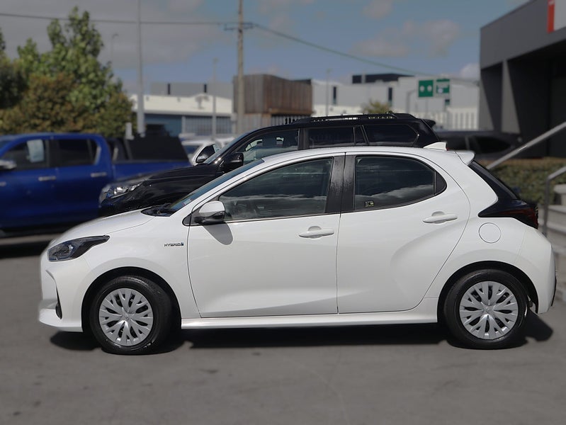 2022 Toyota Yaris GX 1.5 Petrol Hybrid image 4