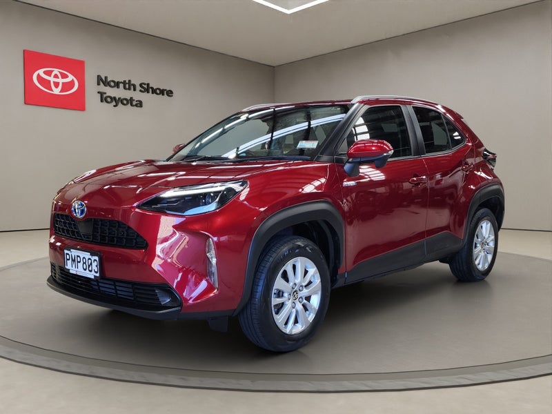 2022 Toyota Yaris GX 1.5L Hybrid FWD SUV image 3
