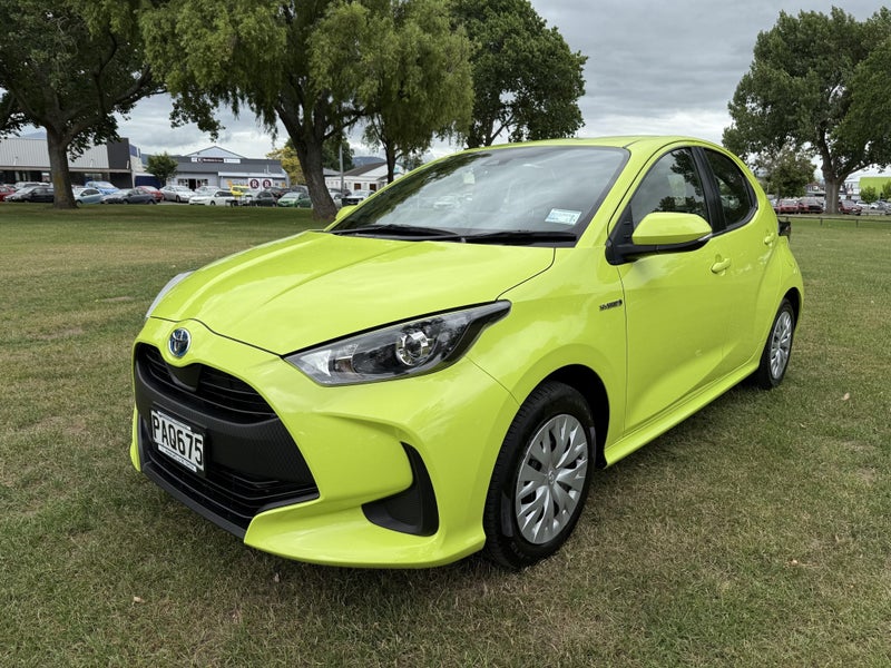 2022 Toyota Yaris GX 1.5P Hybrid FWD Automatic... image 3