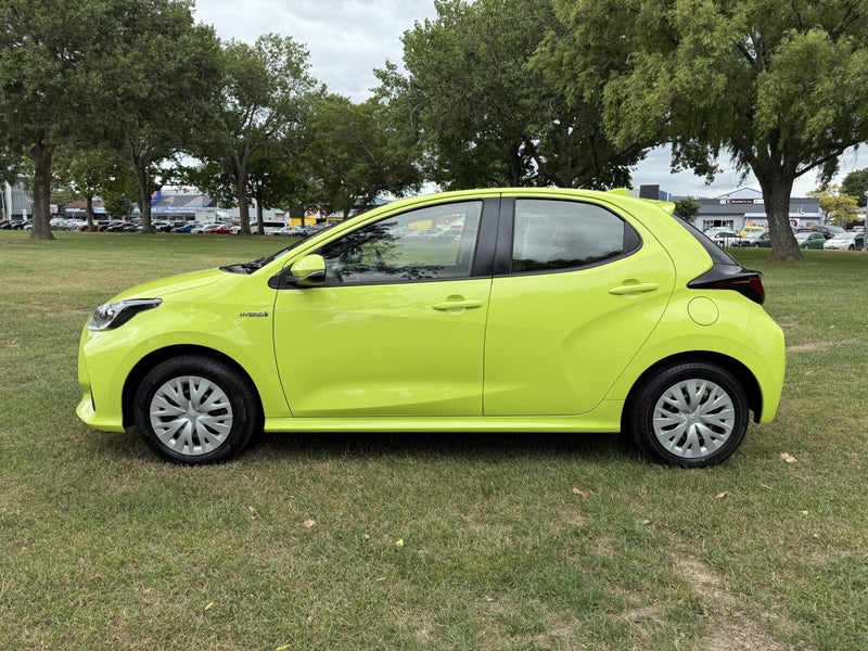 2022 Toyota Yaris GX 1.5P Hybrid FWD Automatic... image 4