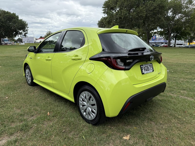 2022 Toyota Yaris GX 1.5P Hybrid FWD Automatic... image 5