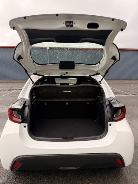 2022 Toyota Yaris GX 1.5P Hybrid FWD Automatic... image 5