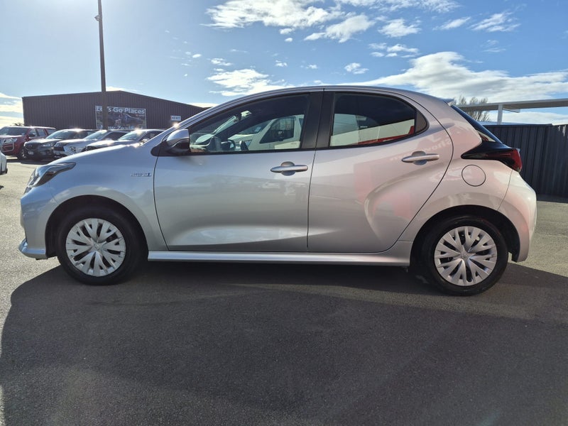2022 Toyota Yaris GX 1.5P Hybrid FWD Automatic... image 5