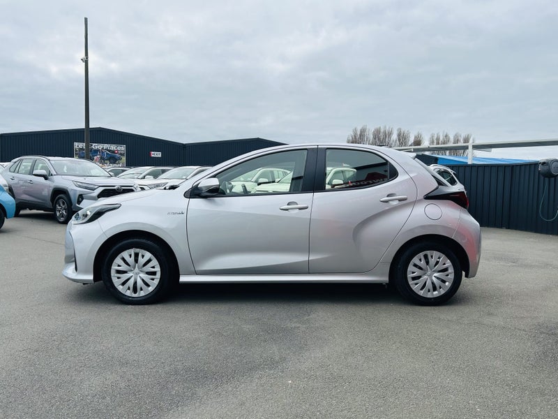 2022 Toyota Yaris GX 1.5P Hybrid FWD Automatic... image 5