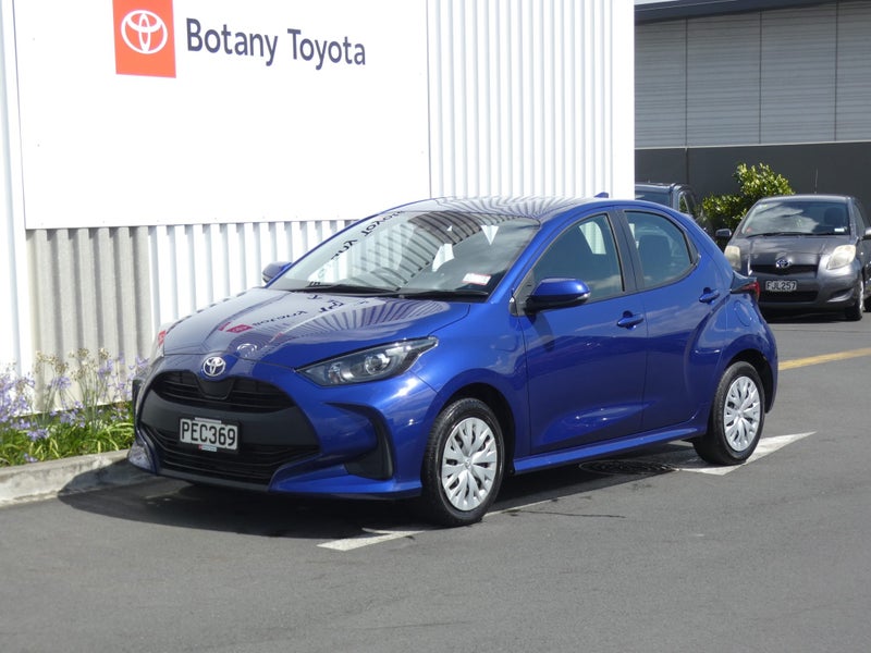 2022 Toyota Yaris GX image 1