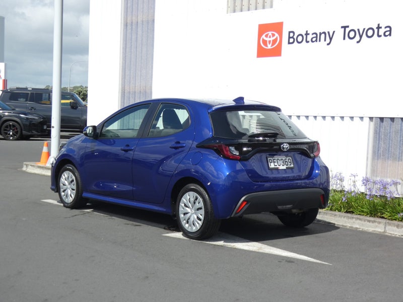 2022 Toyota Yaris GX image 2