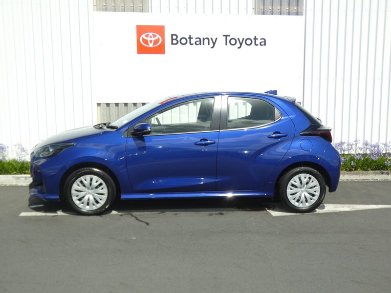 2022 Toyota Yaris GX image 5