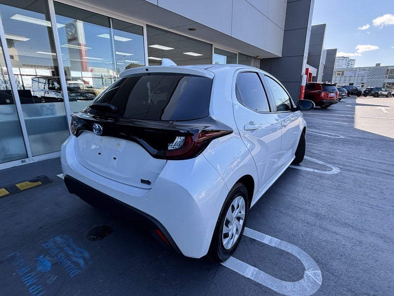 2022 Toyota Yaris Hybrid image 3