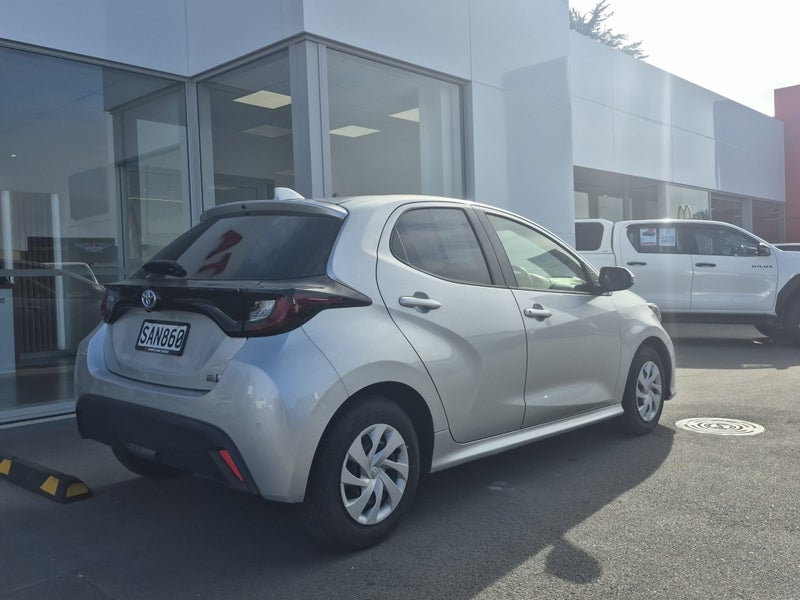 2022 Toyota Yaris X 1.5P HYBRID Auto GX image 3