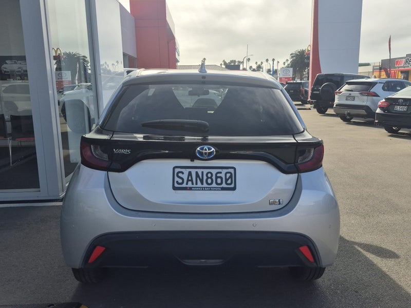 2022 Toyota Yaris X 1.5P HYBRID Auto GX image 4