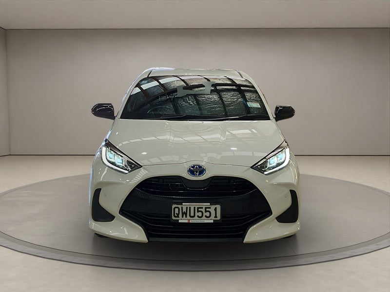 2022 Toyota Yaris ZR 1.5L Hybrid FWD Hatchback image 2