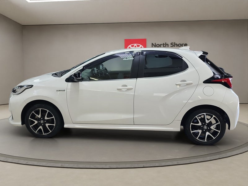 2022 Toyota Yaris ZR 1.5L Hybrid FWD Hatchback image 4