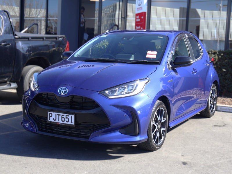 2022 Toyota Yaris ZR HYBRID, Push Start image 3