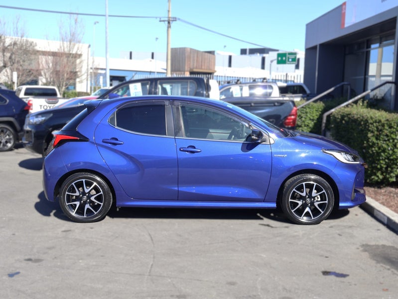 2022 Toyota Yaris ZR HYBRID, Push Start image 4