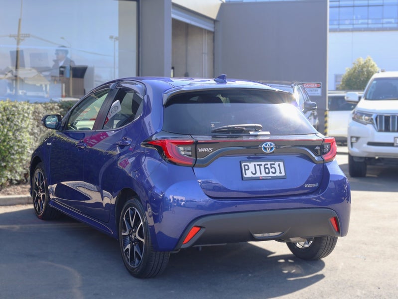 2022 Toyota Yaris ZR HYBRID, Push Start image 5