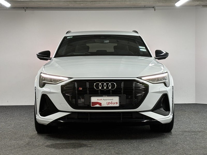 2023 Audi e-tron ET S Sportback 370 kW image 2