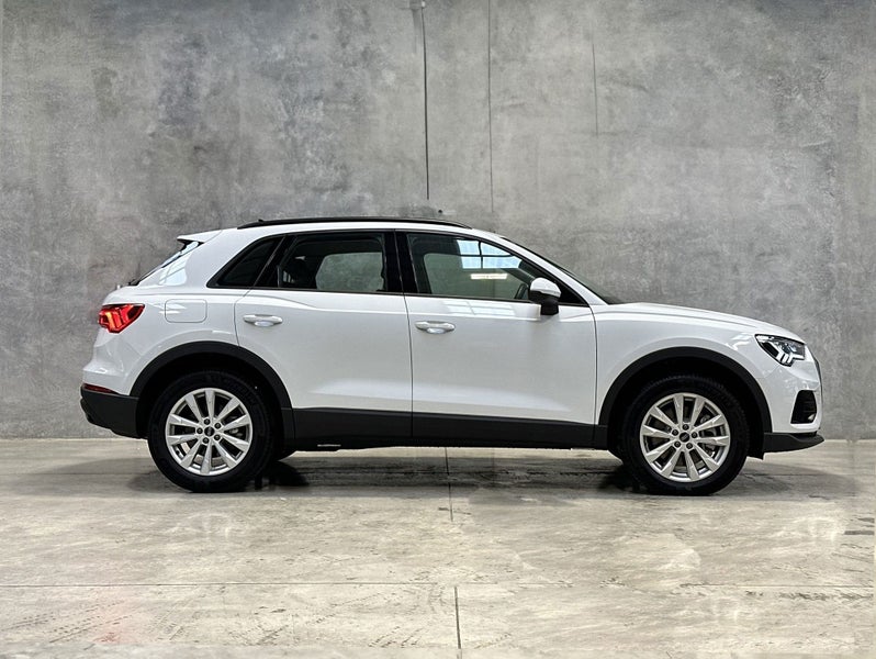 2023 Audi Q3 45 TFSI e image 2