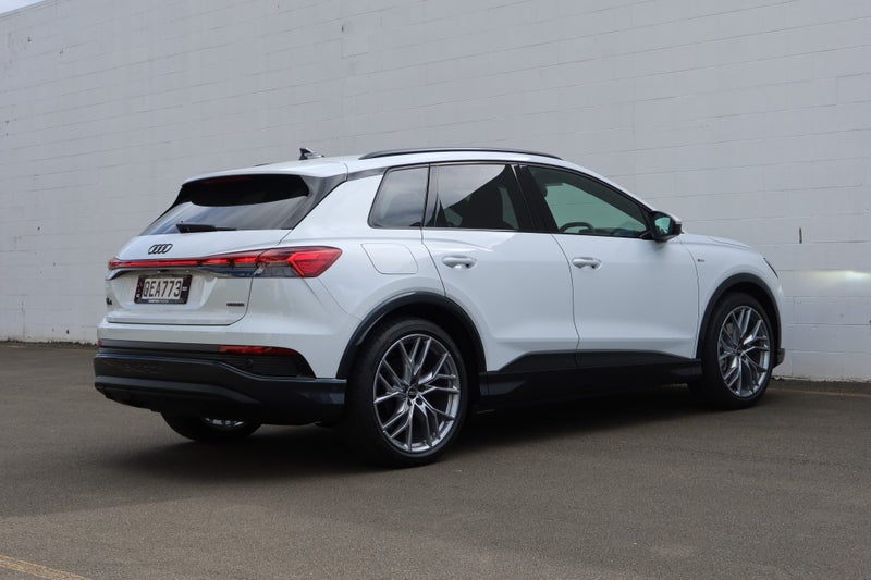 2023 Audi Q4 50 e-tron quattro S line image 3
