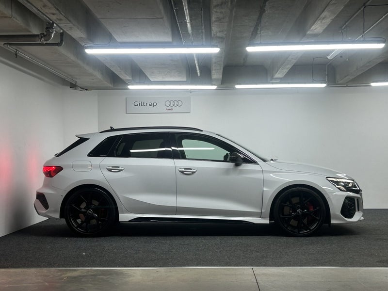 2023 Audi RS3 Sportback TFSI 294 kW image 3